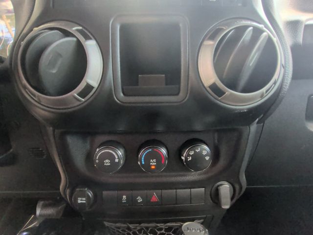 2016 Jeep Wrangler Unlimited 4WD 4dr Sport - 23072150 - 17