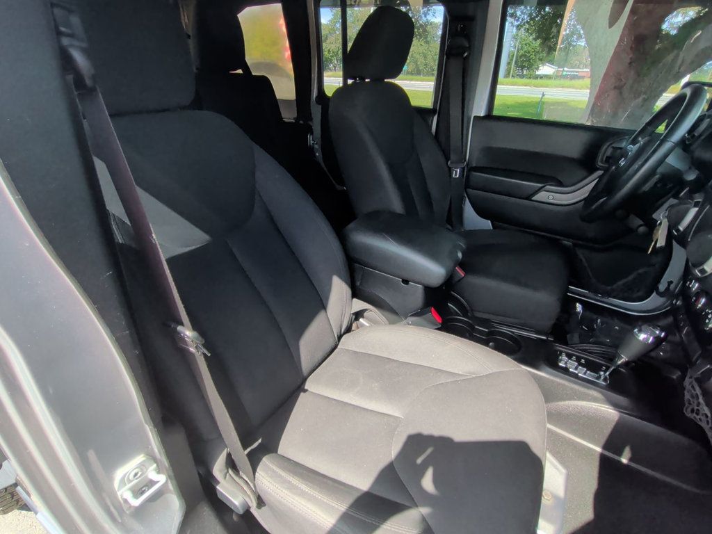 Jeep Wrangler Unlimited 4WD 4dr Sport photo 19
