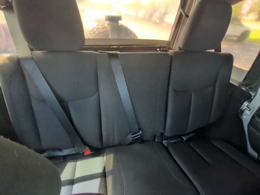 Jeep Wrangler Unlimited 4WD 4dr Sport photo 20