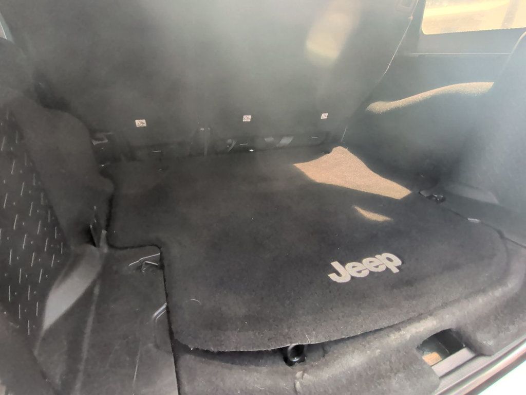 Jeep Wrangler Unlimited 4WD 4dr Sport photo 21