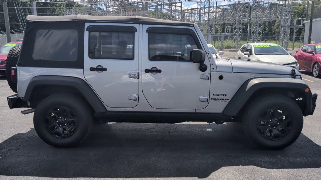 Jeep Wrangler Unlimited 4WD 4dr Sport photo 9