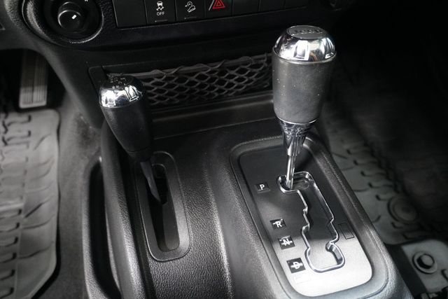 2016 Jeep Wrangler Unlimited 4WD 4dr Sport - 23039888 - 19