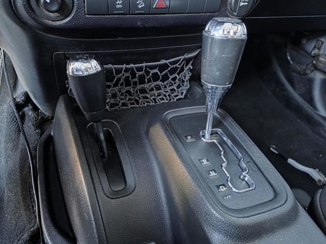 2016 Jeep Wrangler Unlimited 4WD 4dr Sport - 22982684 - 16