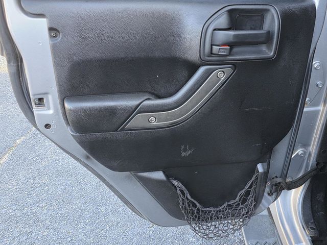 2016 Jeep Wrangler Unlimited 4WD 4dr Sport - 22982684 - 28