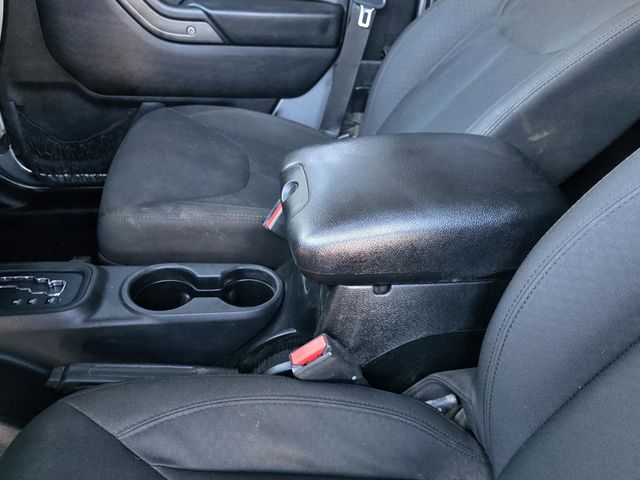 2016 Jeep Wrangler Unlimited 4WD 4dr Sport - 22982684 - 6