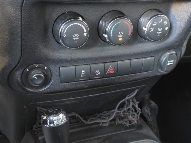 2016 Jeep Wrangler Unlimited 4WD 4dr Sport - 22982688 - 16