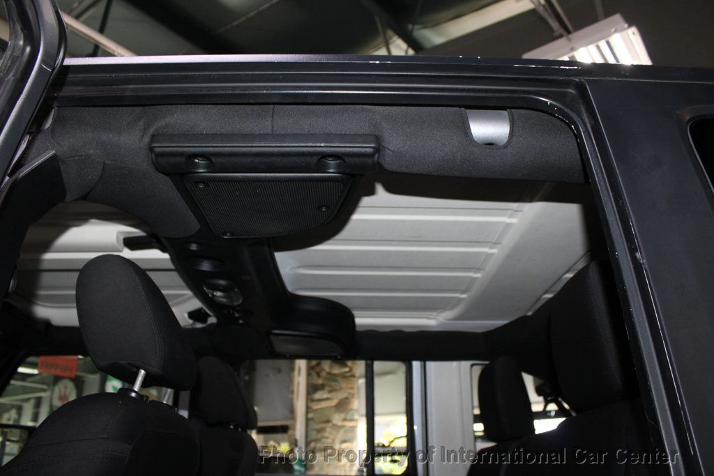 2016 Jeep Wrangler Unlimited 4WD 4dr Sport - 22942428 - 23