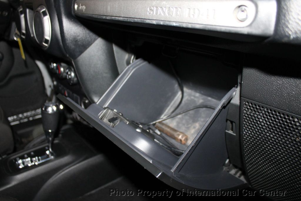 2016 Jeep Wrangler Unlimited 4WD 4dr Sport - 22942428 - 37