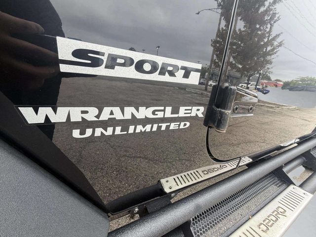 2016 Jeep Wrangler Unlimited 4WD 4dr Sport - 22930521 - 14