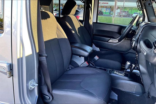 2016 Jeep Wrangler Unlimited 4WD 4dr Sport - 23076155 - 11