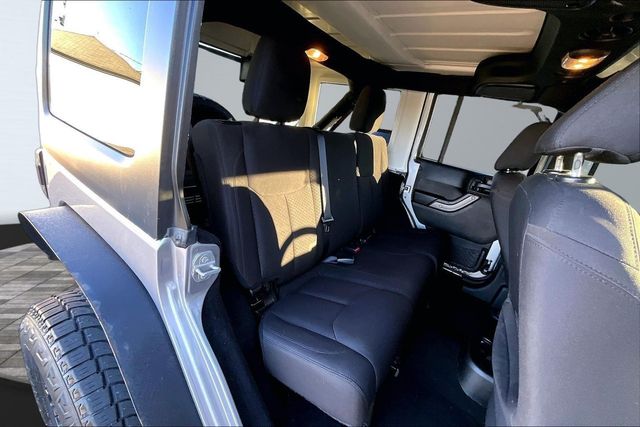 2016 Jeep Wrangler Unlimited 4WD 4dr Sport - 23076155 - 14