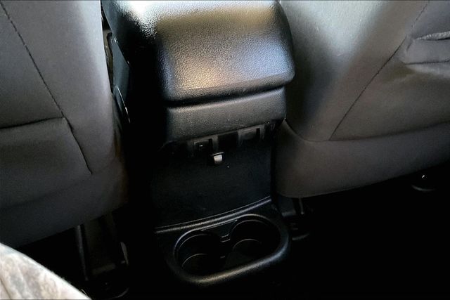 2016 Jeep Wrangler Unlimited 4WD 4dr Sport - 23076155 - 32