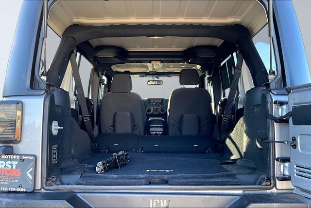 2016 Jeep Wrangler Unlimited 4WD 4dr Sport - 23076155 - 34