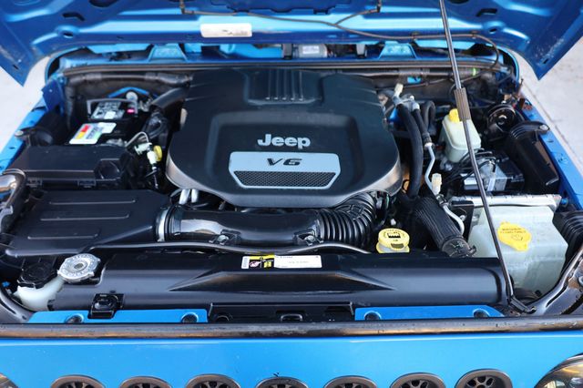 2016 Jeep Wrangler Unlimited 4WD 4dr Sport S - 22965165 - 9