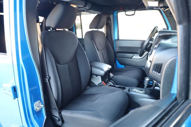 2016 Jeep Wrangler Unlimited 4WD 4dr Sport S - 22965165 - 24