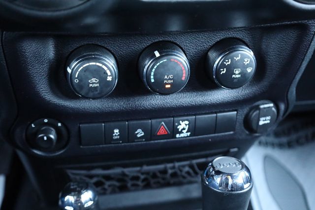 2016 Jeep Wrangler Unlimited 4WD 4dr Sport S - 22965165 - 32