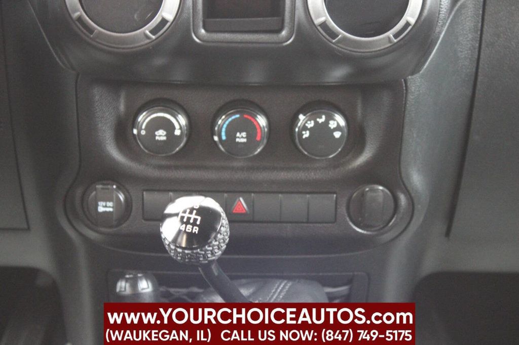 2016 Jeep Wrangler Unlimited 4WD 4dr Willys Wheeler - 22909847 - 18