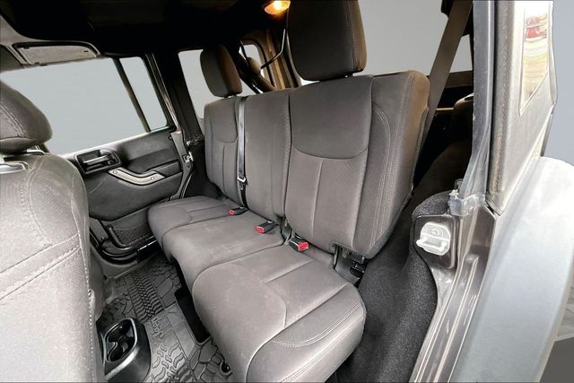 2016 Jeep Wrangler Unlimited 4WD 4dr Willys Wheeler - 23068395 - 17