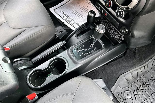 2016 Jeep Wrangler Unlimited 4WD 4dr Willys Wheeler - 23068395 - 28