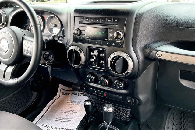 2016 Jeep Wrangler Unlimited 4WD 4dr Willys Wheeler - 23068395 - 29