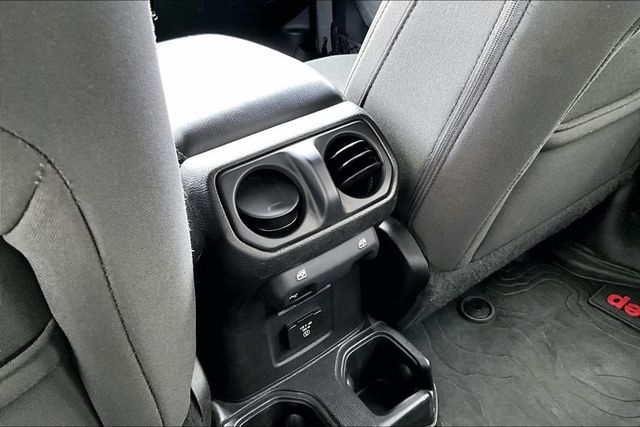 2016 Jeep Wrangler Unlimited 4WD 4dr Willys Wheeler - 23068395 - 33