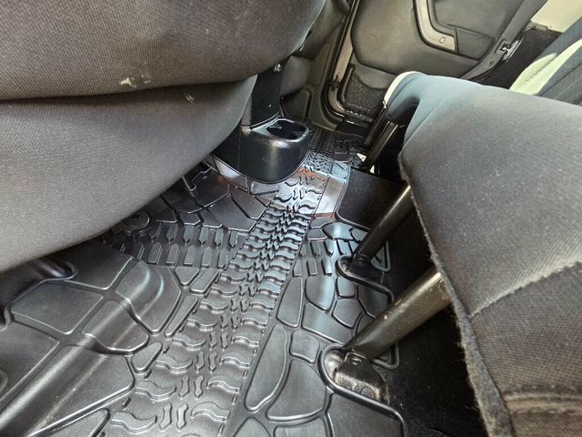 2016 Jeep Wrangler Unlimited 4WD 4dr Willys Wheeler - 23060861 - 16