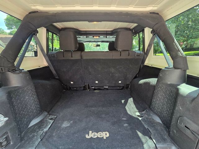 2016 Jeep Wrangler Unlimited 4WD 4dr Willys Wheeler - 23060861 - 19
