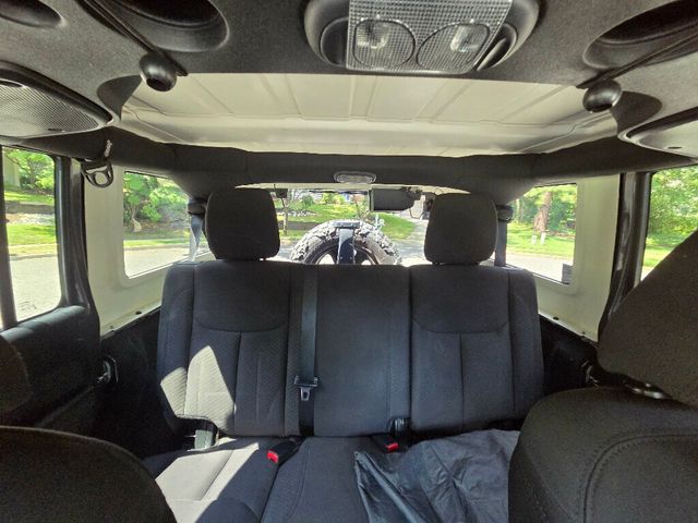 2016 Jeep Wrangler Unlimited 4WD 4dr Willys Wheeler - 23060861 - 30