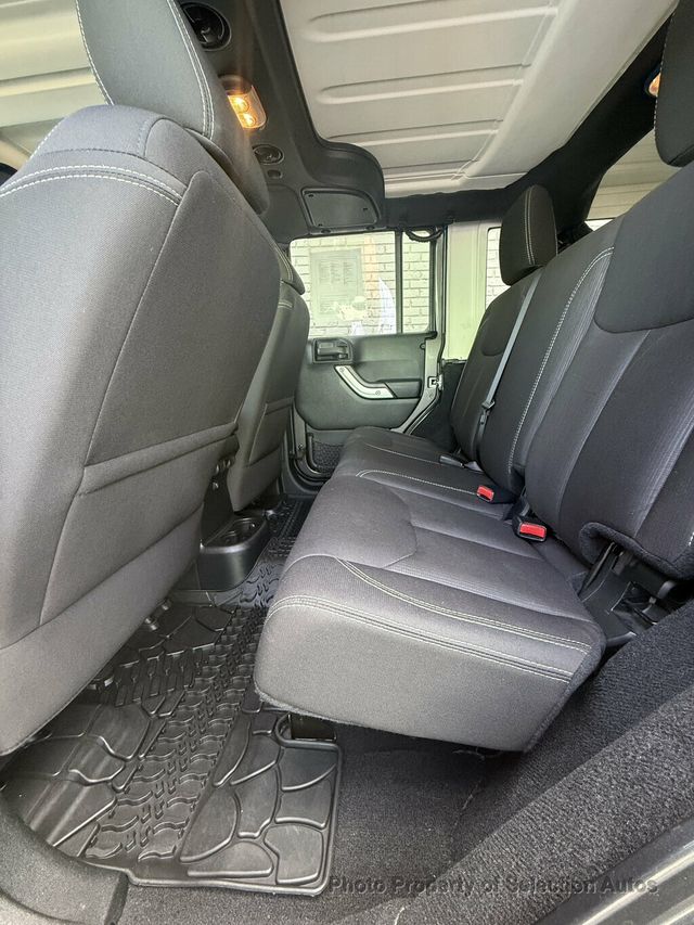 2016 Jeep Wrangler Unlimited 4WD RUBICON W/3-PIECE HARDTOP & ALPINE SOUND - 23071399 - 30