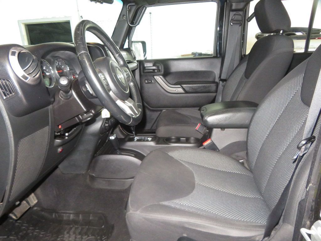 2016 Jeep Wrangler Unlimited 4X4 HARDTOP UNLIMITED BLACK BEAR EDITION LOW MILES EXTRA CLEAN  - 22988211 - 18