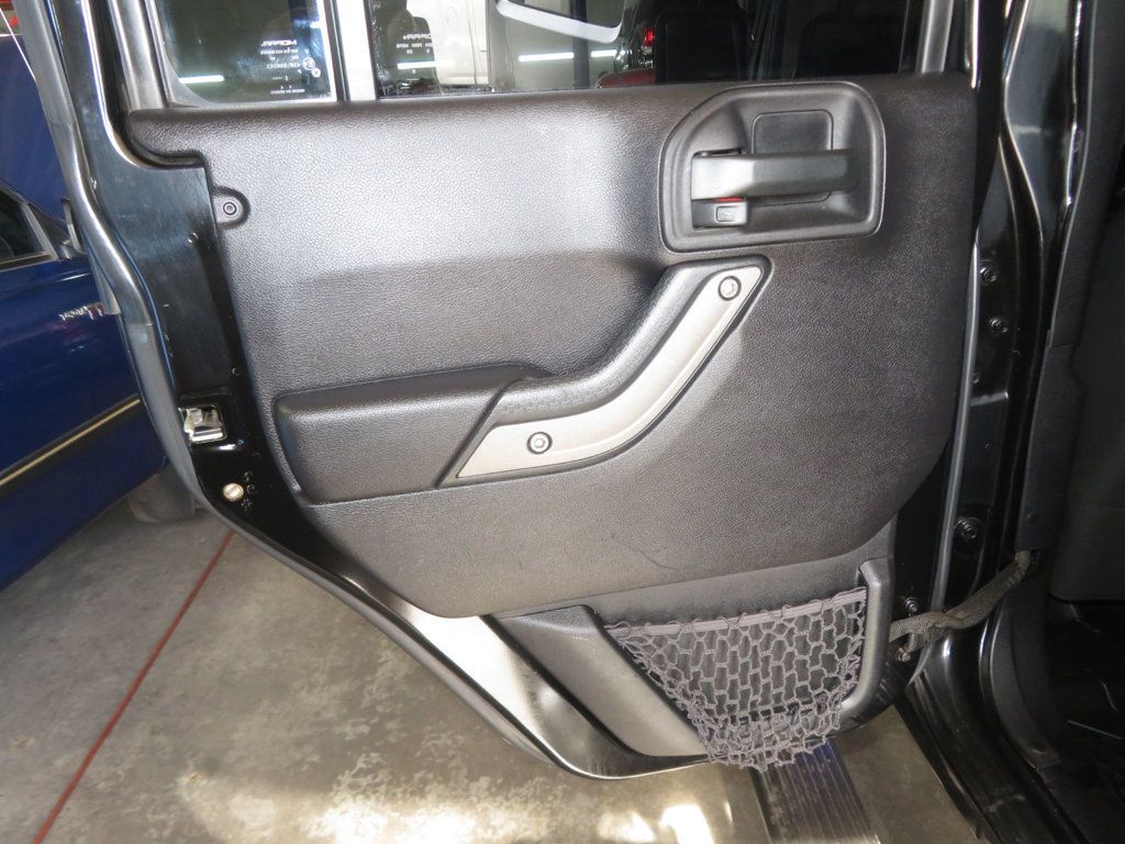 2016 Jeep Wrangler Unlimited 4X4 HARDTOP UNLIMITED BLACK BEAR EDITION LOW MILES EXTRA CLEAN  - 22988211 - 22