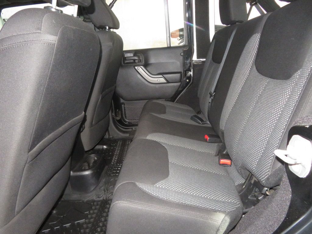 2016 Jeep Wrangler Unlimited 4X4 HARDTOP UNLIMITED BLACK BEAR EDITION LOW MILES EXTRA CLEAN  - 22988211 - 23