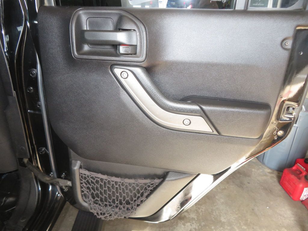 2016 Jeep Wrangler Unlimited 4X4 HARDTOP UNLIMITED BLACK BEAR EDITION LOW MILES EXTRA CLEAN  - 22988211 - 27