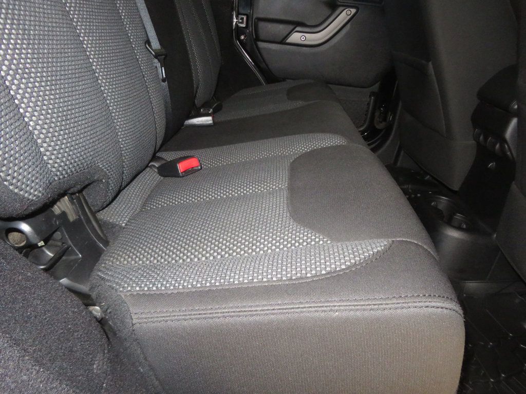 2016 Jeep Wrangler Unlimited 4X4 HARDTOP UNLIMITED BLACK BEAR EDITION LOW MILES EXTRA CLEAN  - 22988211 - 30