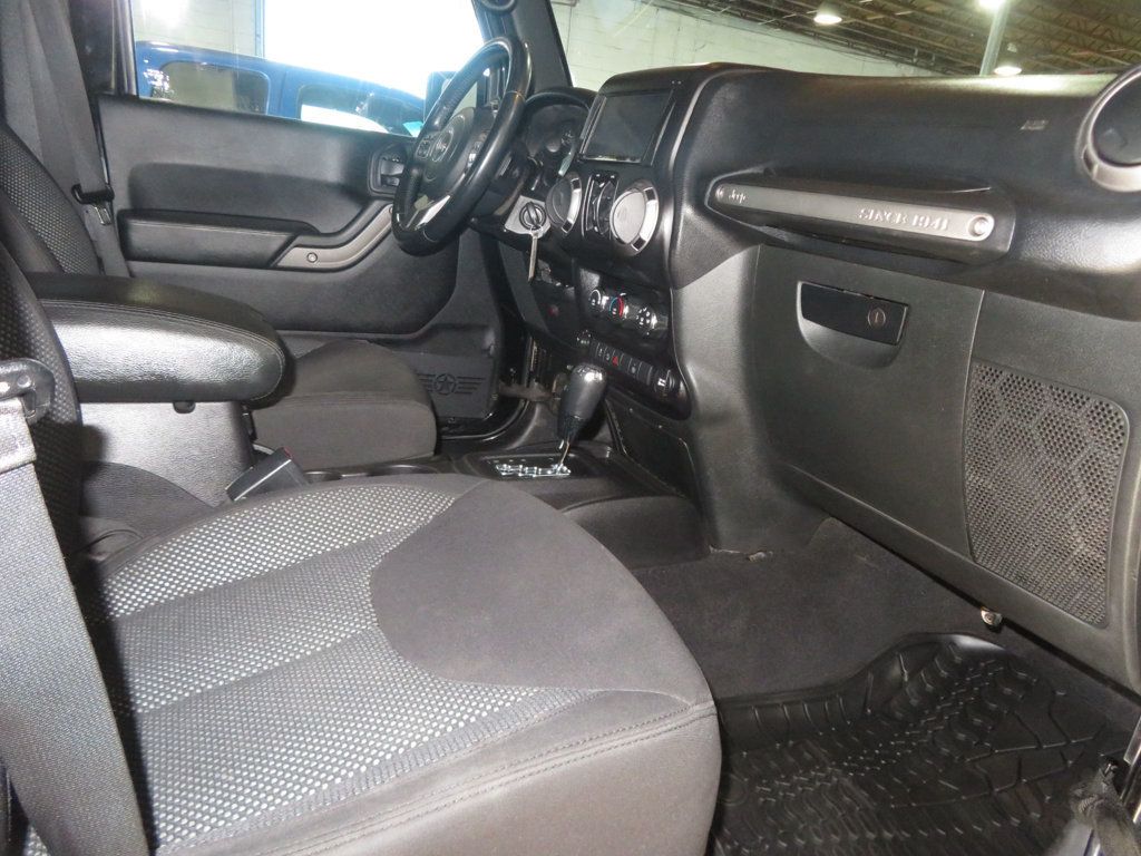 2016 Jeep Wrangler Unlimited 4X4 HARDTOP UNLIMITED BLACK BEAR EDITION LOW MILES EXTRA CLEAN  - 22988211 - 36