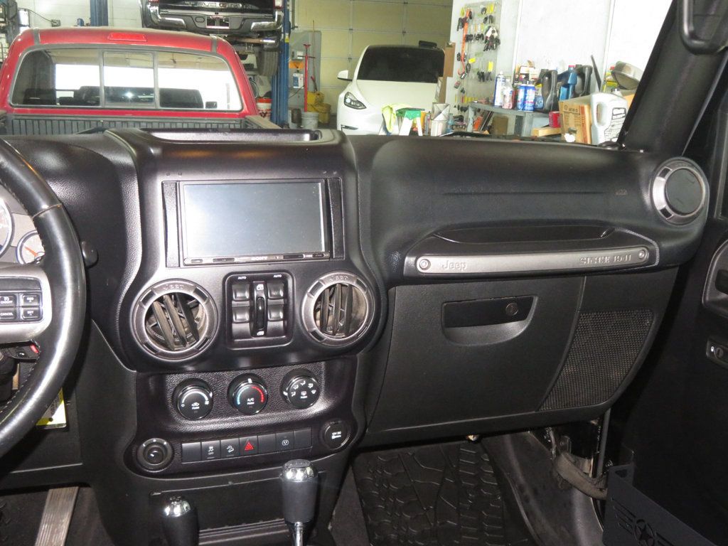 2016 Jeep Wrangler Unlimited 4X4 HARDTOP UNLIMITED BLACK BEAR EDITION LOW MILES EXTRA CLEAN  - 22988211 - 38