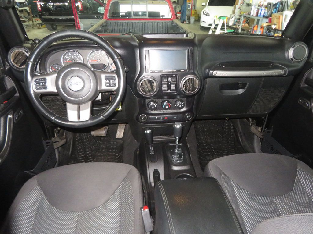 2016 Jeep Wrangler Unlimited 4X4 HARDTOP UNLIMITED BLACK BEAR EDITION LOW MILES EXTRA CLEAN  - 22988211 - 40