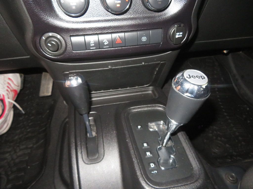 2016 Jeep Wrangler Unlimited 4X4 HARDTOP UNLIMITED BLACK BEAR EDITION LOW MILES EXTRA CLEAN  - 22988211 - 41
