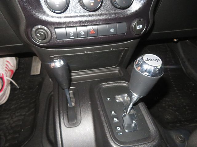 2016 Jeep Wrangler Unlimited 4X4 HARDTOP UNLIMITED BLACK BEAR EDITION LOW MILES EXTRA CLEAN  - 22988211 - 41