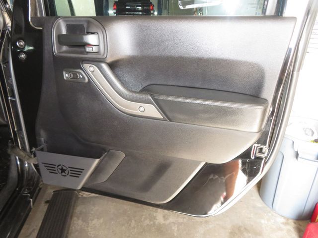 2016 Jeep Wrangler Unlimited 4X4 HARDTOP UNLIMITED BLACK BEAR EDITION LO WMILES EXTRS CLEAN  - 22988211 - 32