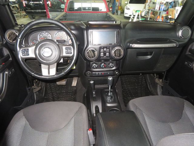 2016 Jeep Wrangler Unlimited 4X4 HARDTOP UNLIMITED BLACK BEAR EDITION LO WMILES EXTRS CLEAN  - 22988211 - 40