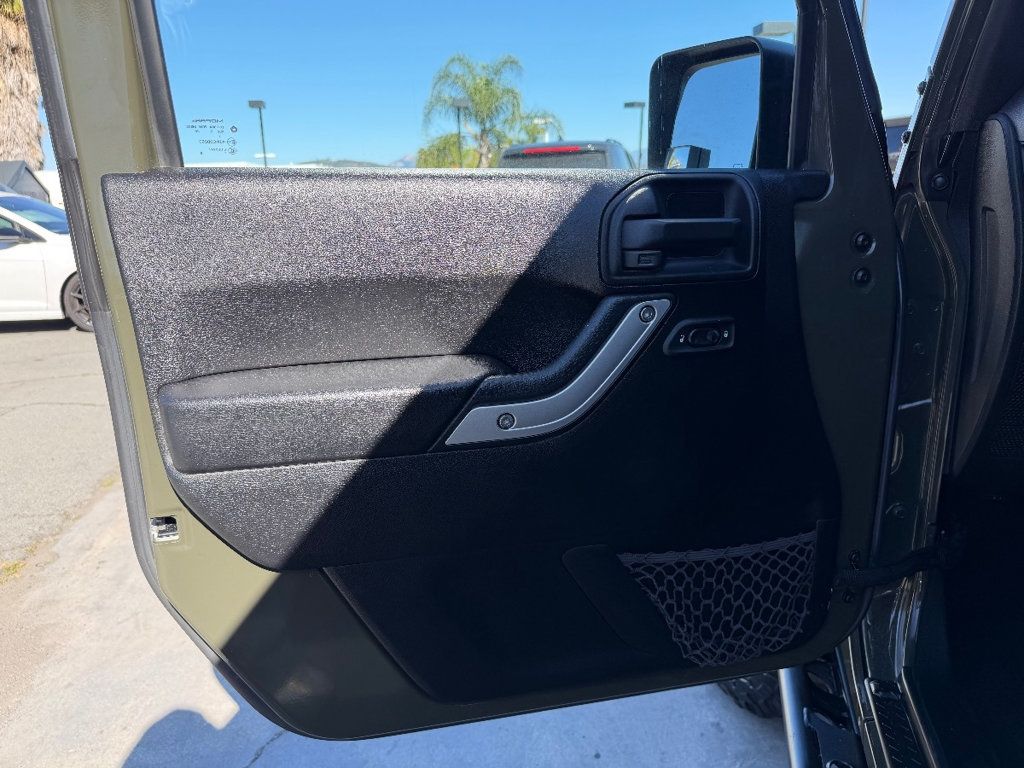 2016 Jeep Wrangler Unlimited Rubicon - 22979546 - 10