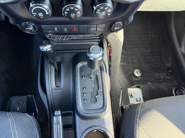 2016 Jeep Wrangler Unlimited Rubicon - 22979546 - 19