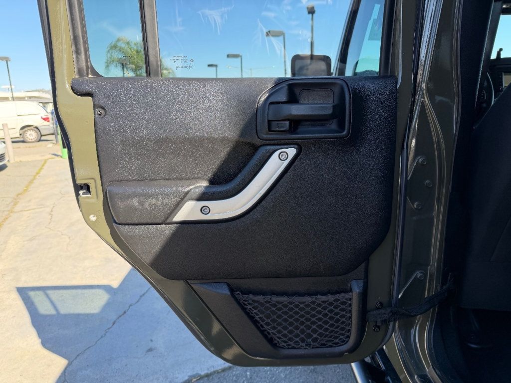 2016 Jeep Wrangler Unlimited Rubicon - 22979546 - 20