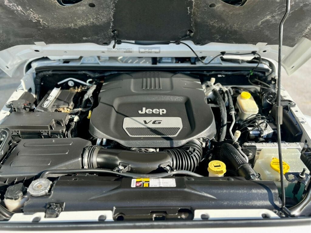 2016 Jeep Wrangler Unlimited SAHARA 75TH ANNIVERSARY - 22970094 - 10