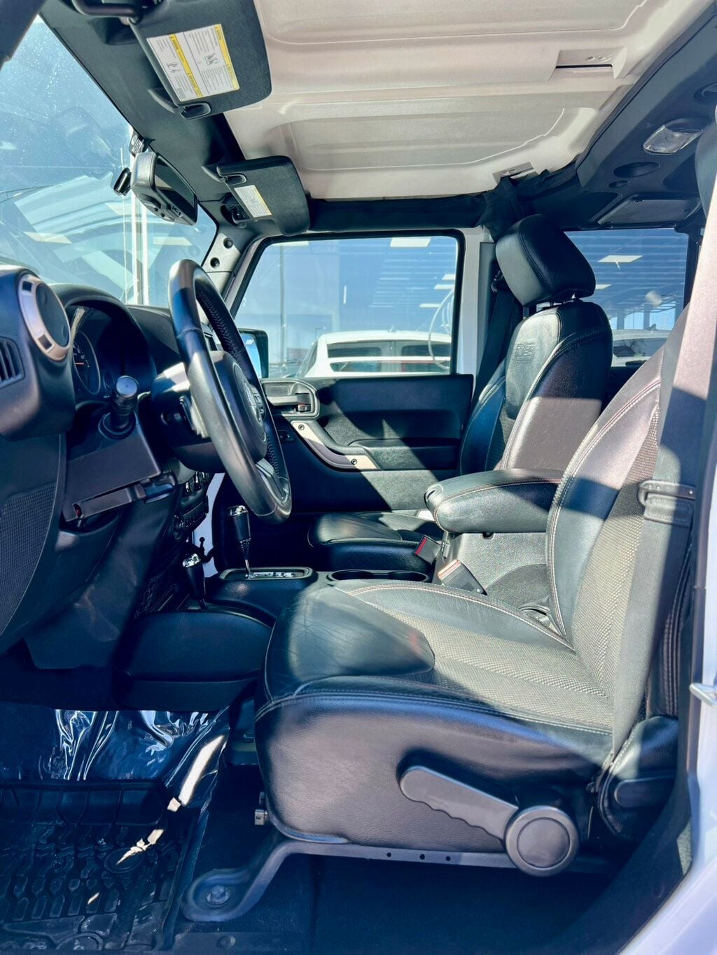 2016 Jeep Wrangler Unlimited SAHARA 75TH ANNIVERSARY - 22970094 - 13