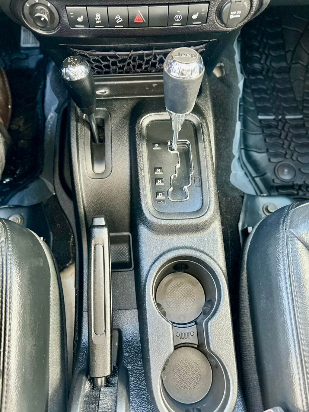 2016 Jeep Wrangler Unlimited SAHARA 75TH ANNIVERSARY - 22970094 - 24