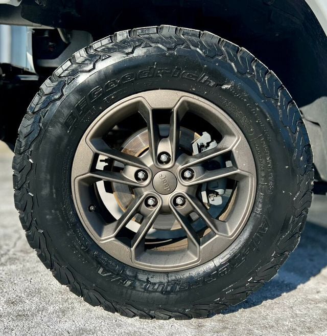 2016 Jeep Wrangler Unlimited SAHARA 75TH ANNIVERSARY - 22970094 - 26