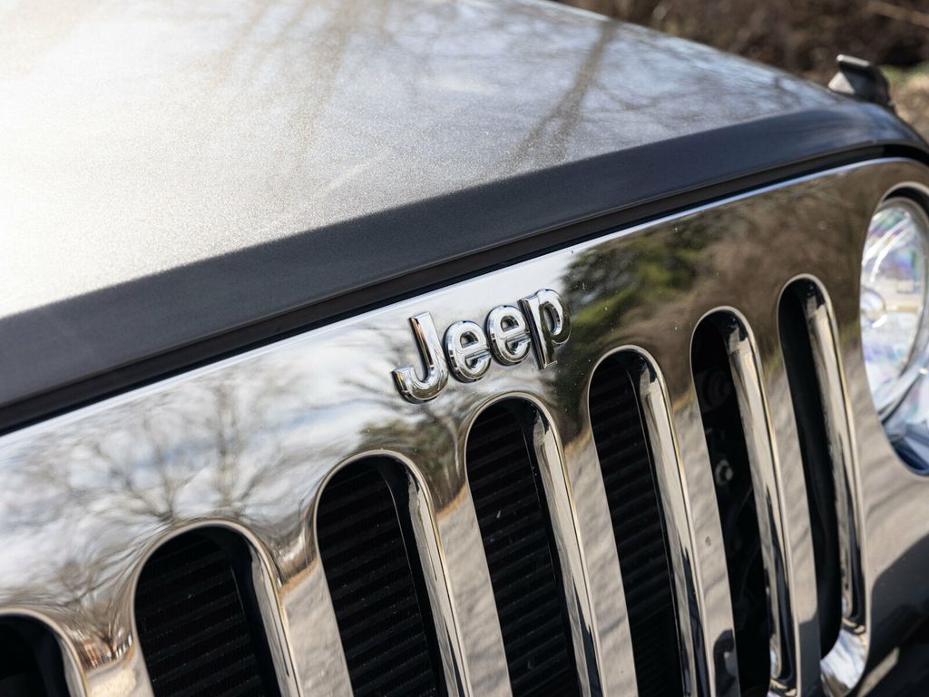 2016 Jeep Wrangler Unlimited Sahara, Rare Blind Spot Indicators, Apple CarPlay, Rear Camera - 22971456 - 19