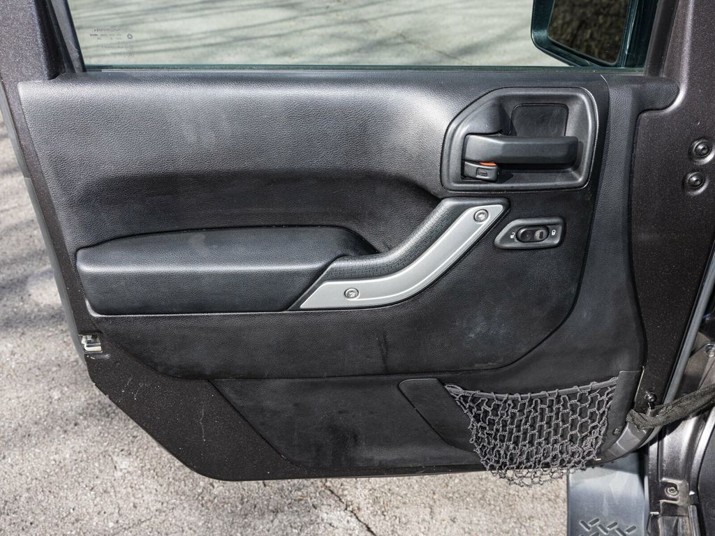 2016 Jeep Wrangler Unlimited Sahara, Rare Blind Spot Indicators, Apple CarPlay, Rear Camera - 22971456 - 23